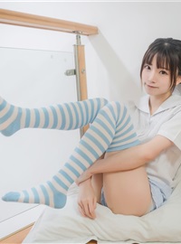 Rabbit Play Image VOL.049 Blue and White Striped Socks(3)
